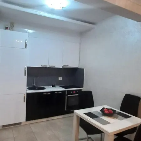 Lorehan Apartman 2 * Becici (Budva)